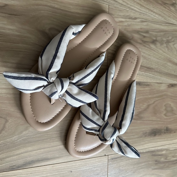 Women’s bow sandals - Picture 1 of 1